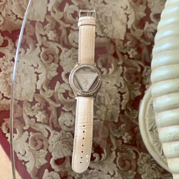 Guess leather white watch - Picture 2 of 6